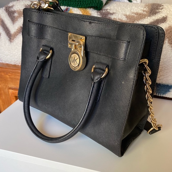 Black Michael Kors purse used but in good shape - Picture 1 of 2